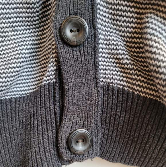 Vintage Levi's Cardigan - Picture 7 of 11